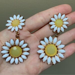 Daisy Flower Dangle Earrings Women’s Excellent Condition Jewelry